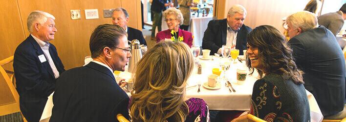 SPU President and 校友 Gather For Conversation