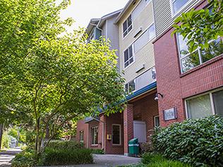 Wesley Dravus apartments entrance